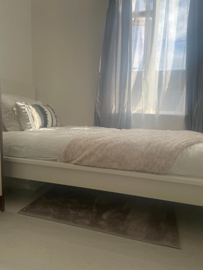 Home Sweet Home In Rg1 With Free Parking Ридинг Экстерьер фото
